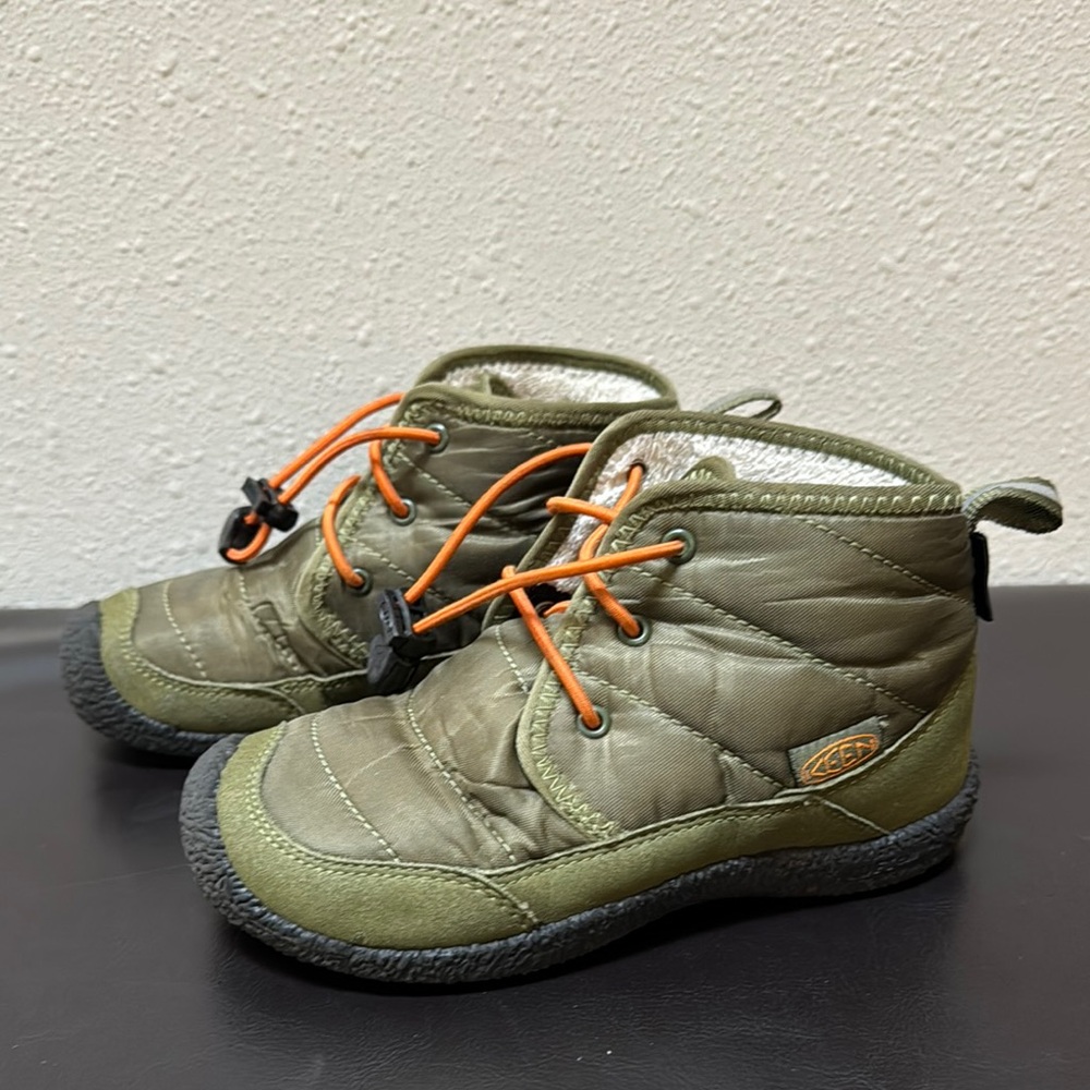 Kids Olive Green Winter Boots with Orange Laces - Picture 2 of 4